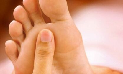 How to be treated by nails mushrooms on the legs with home soap